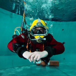 Proefduik duikhelm beroeps duiktoren totally scuba enkhuizen